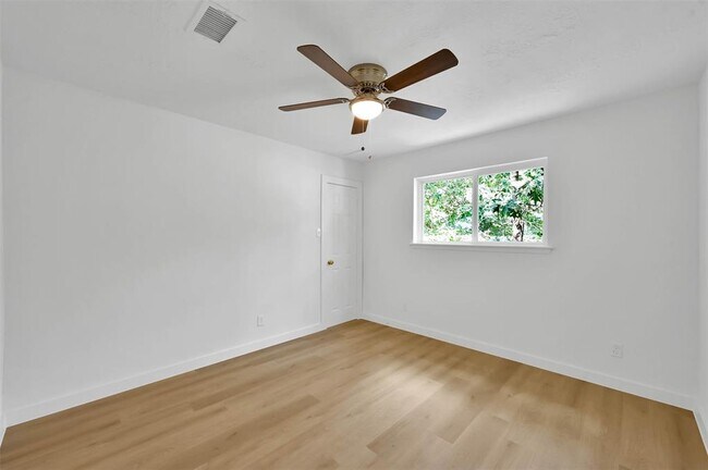 Building Photo - 11612 Timberwild St