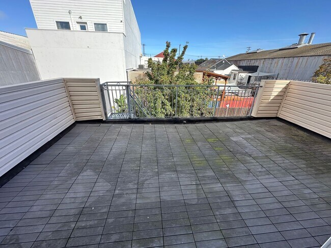 Building Photo - 1670 Kirkwood Ave