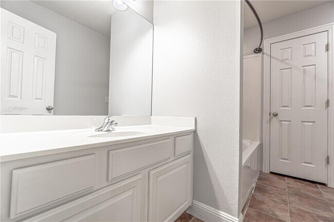 Building Photo - 802 Baker St NW