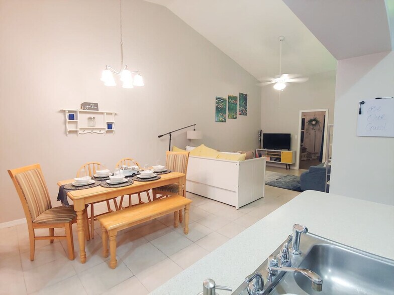 Building Photo - 3832 SW 30th Terrace