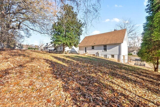 Building Photo - 1804 Palamino Dr