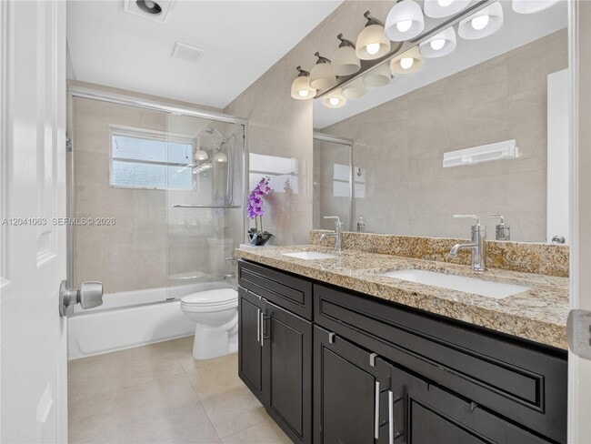 Building Photo - 16641 Royal Poinciana Dr