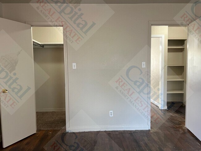Building Photo - Spacious 3 Bedroom
