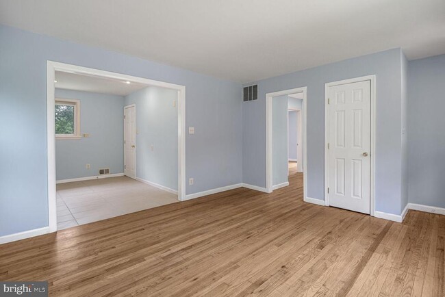 Building Photo - 1606 Crawford Dr