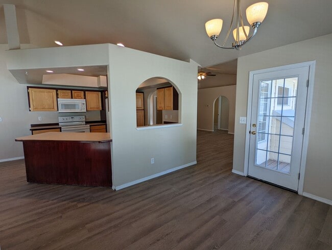 Building Photo - Park Like Setting