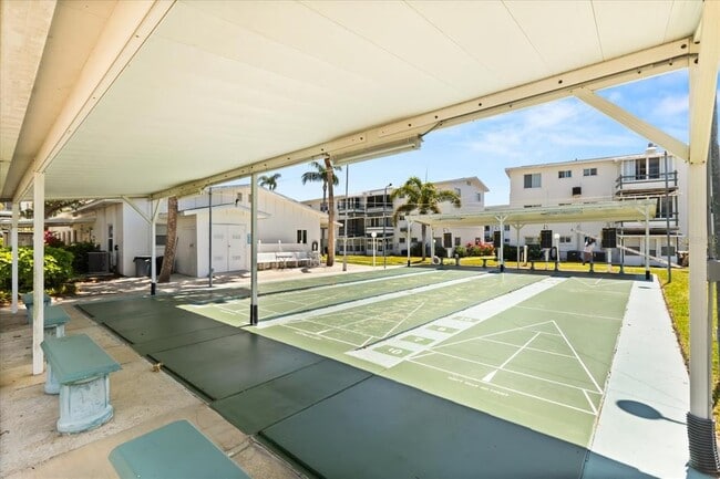Building Photo - 2425 Flamingo Blvd