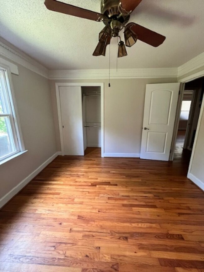 Building Photo - Luxury Ranch Living: Pool, Privacy & Premi...