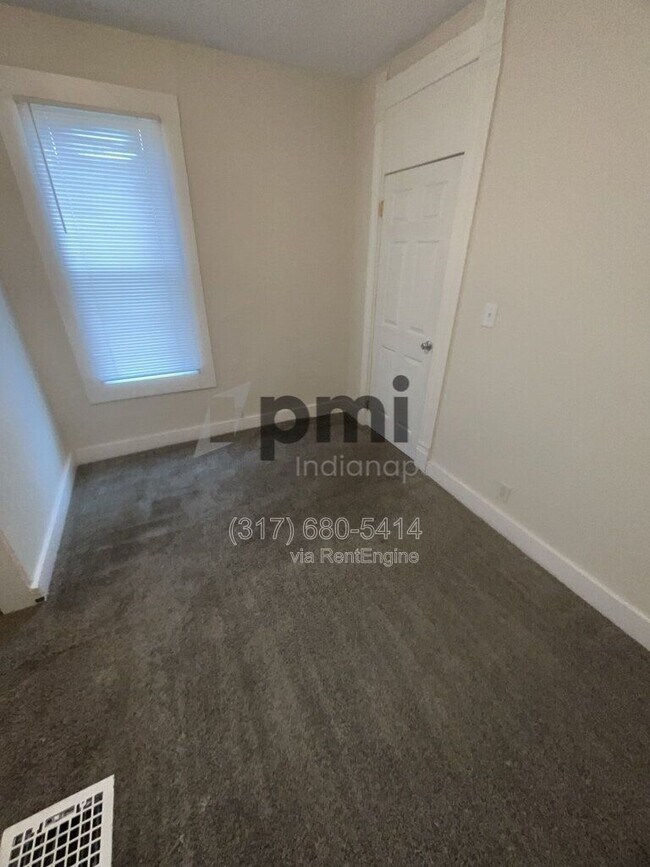 Building Photo - 2422 E Adams St