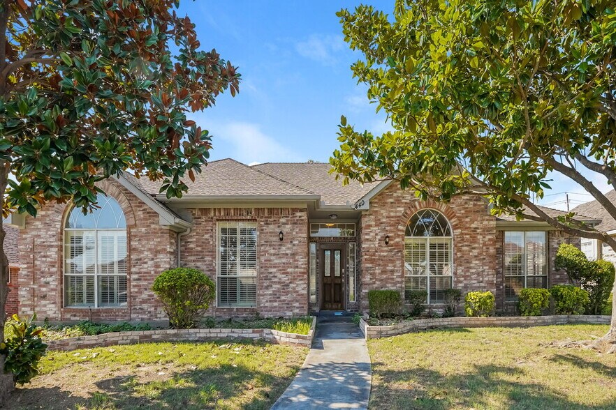 Primary Photo - 440 Saddle Head Dr
