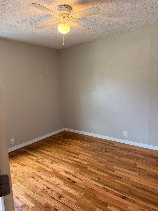 Building Photo - 4BED Near CMU Campus!!!!!!