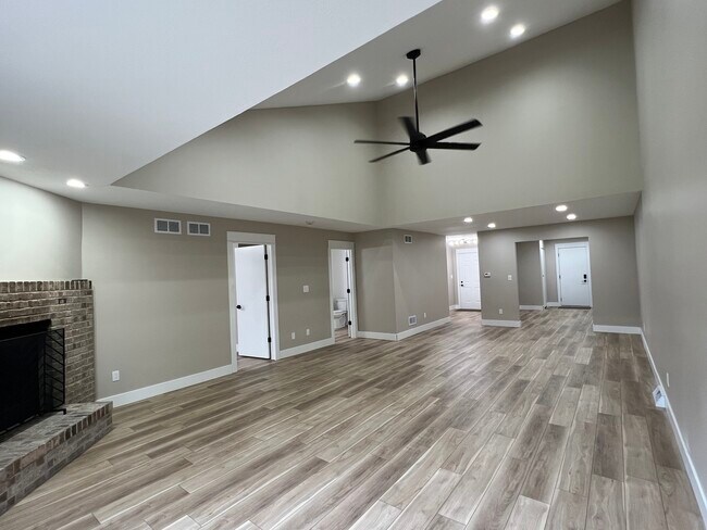 Building Photo - 109 Ravinia Dr