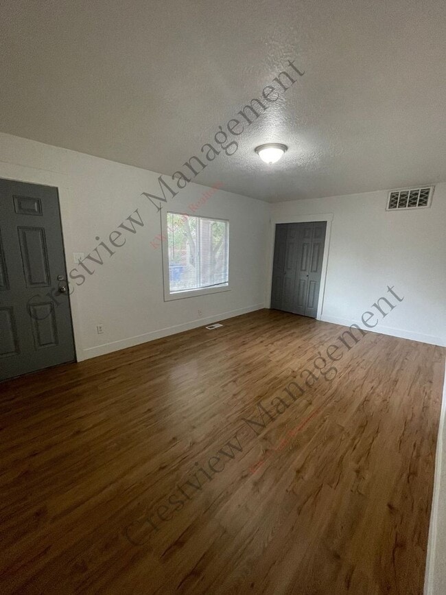 Building Photo - 452 E Lambourne Ave
