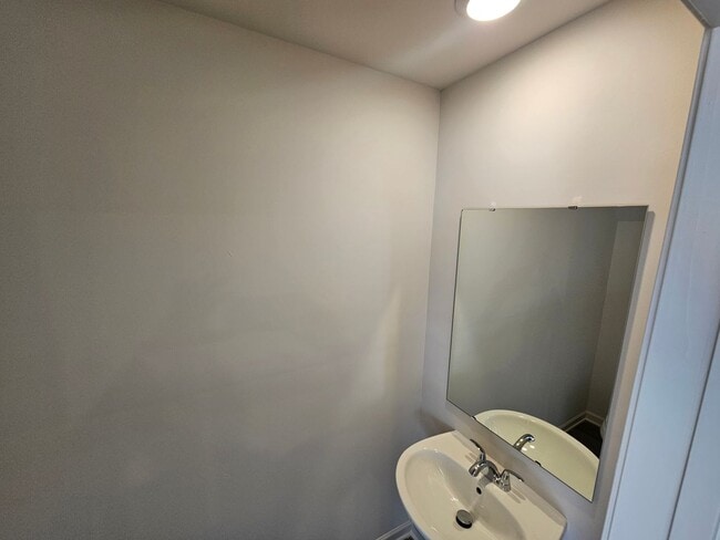 Building Photo - Modern 3-Bed / 2.5-Bath Townhome — New Con...