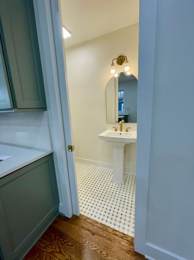 Building Photo - 323 50th Ave N