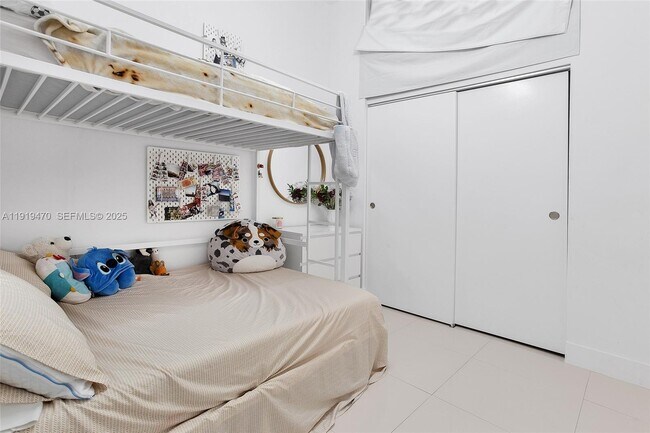 Building Photo - 3029 NE 188th St