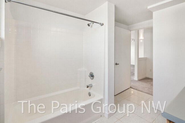 Building Photo - Perfect Bright 1BR 733sf CapHill Condo!! 9...