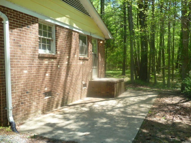 Building Photo - 848 Old Graham Rd