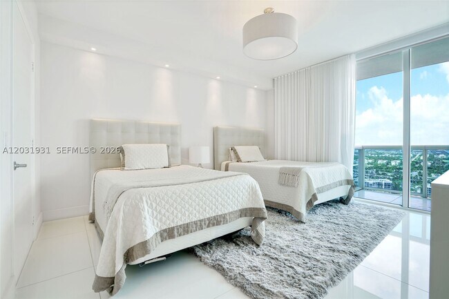 Building Photo - 2711 S Ocean Dr