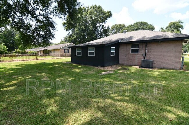 Building Photo - 3454 Harrison St