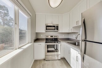 Building Photo - 2240 Angela Ct