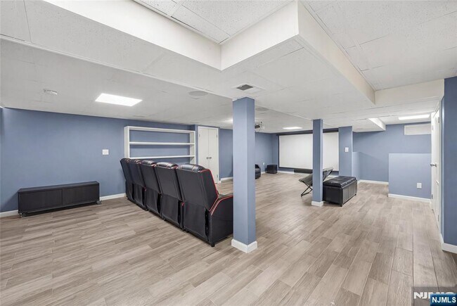 Building Photo - 813 Morton St