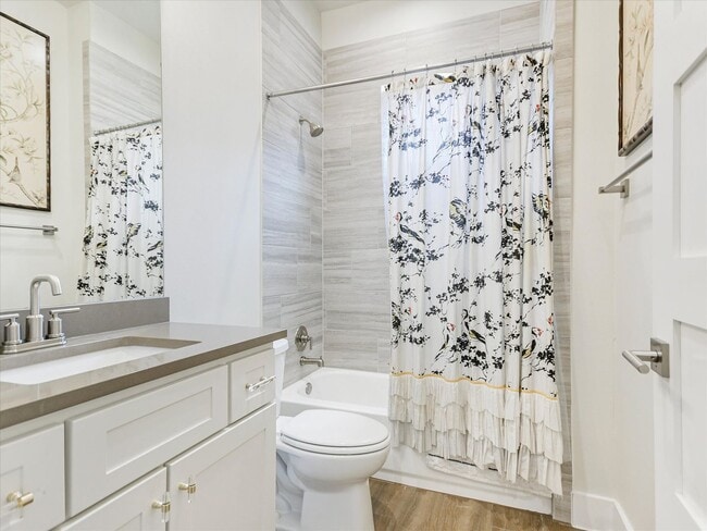 Building Photo - Luxury Rental in Dripping Springs!