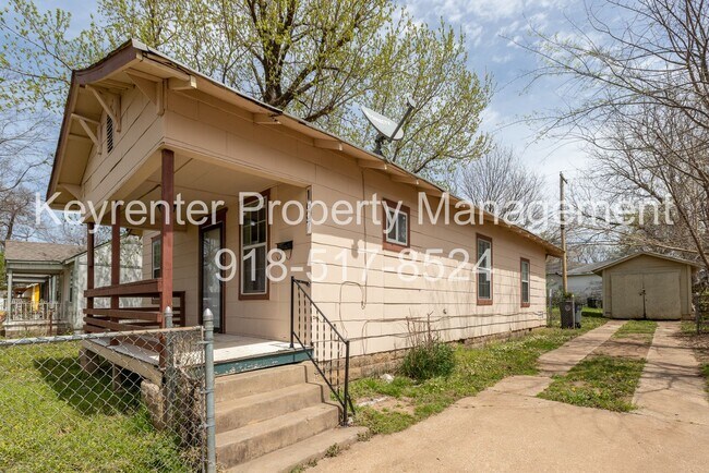 Building Photo - 1607 N Lewis Pl