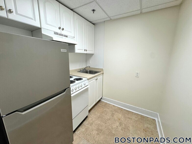 Building Photo - 62 Boylston St