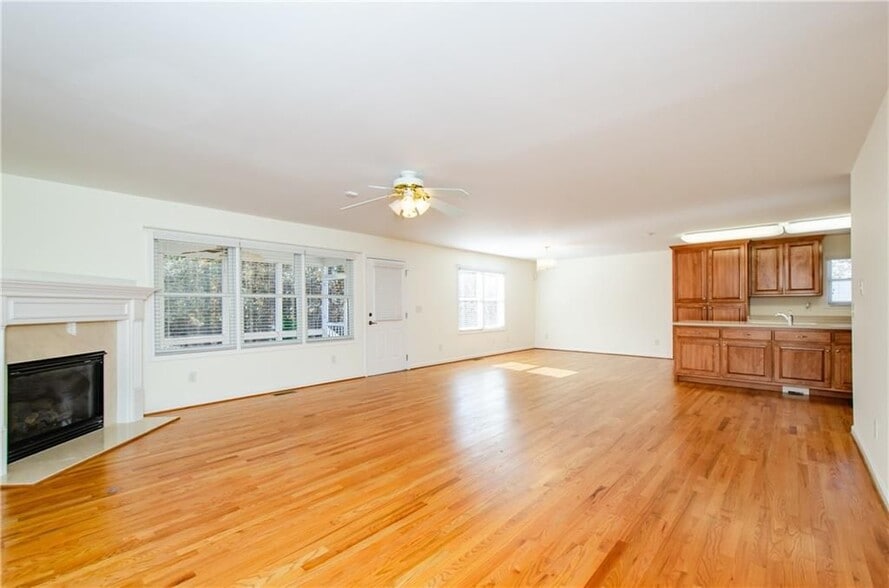 Building Photo - 3950 Chattahoochee Rd