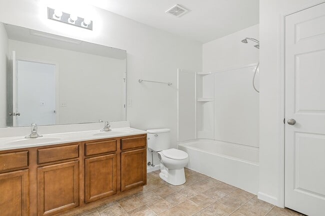 Building Photo - COMING SOON Spacious 4-Bedroom Condo for Rent – Prime Location!