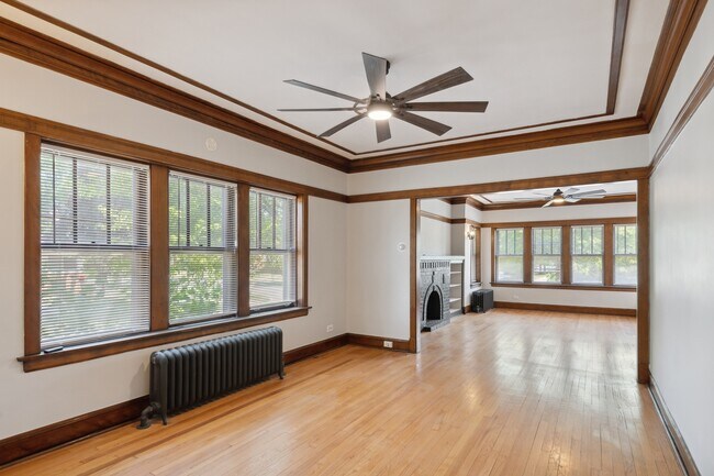 Building Photo - 919 Dunlop Ave