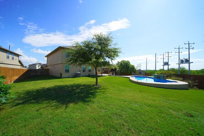 Building Photo - Gorgeous Selma Living with a Inground Pool! Realtor Commission: $625