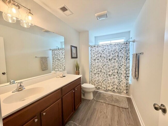 Building Photo - 4-bedroom, 2.5 bath home in The Enclave at Berwick, Savannah, GA.