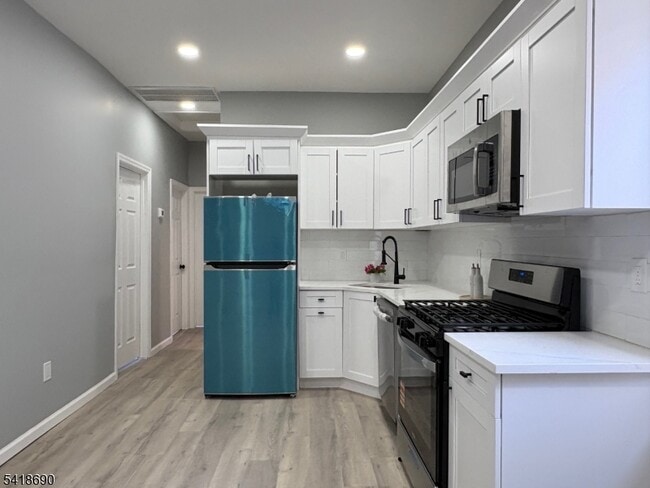 Building Photo - 456 Harrison St