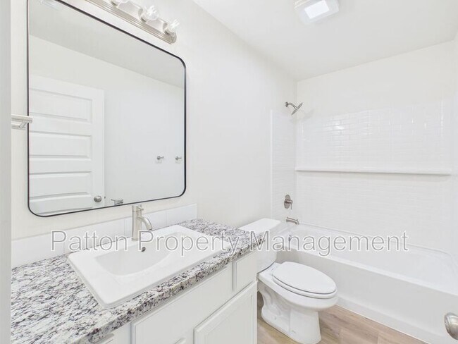 Building Photo - 3007 Farmyard Dr