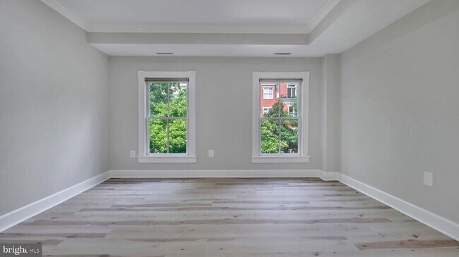 Building Photo - 816 1/2 8th St NE