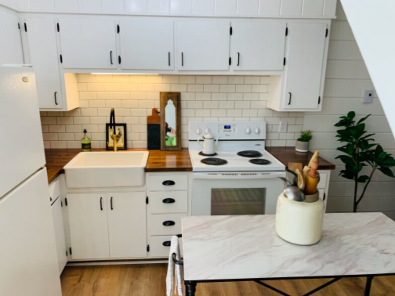 Building Photo - 5340 Notre Dame Ave