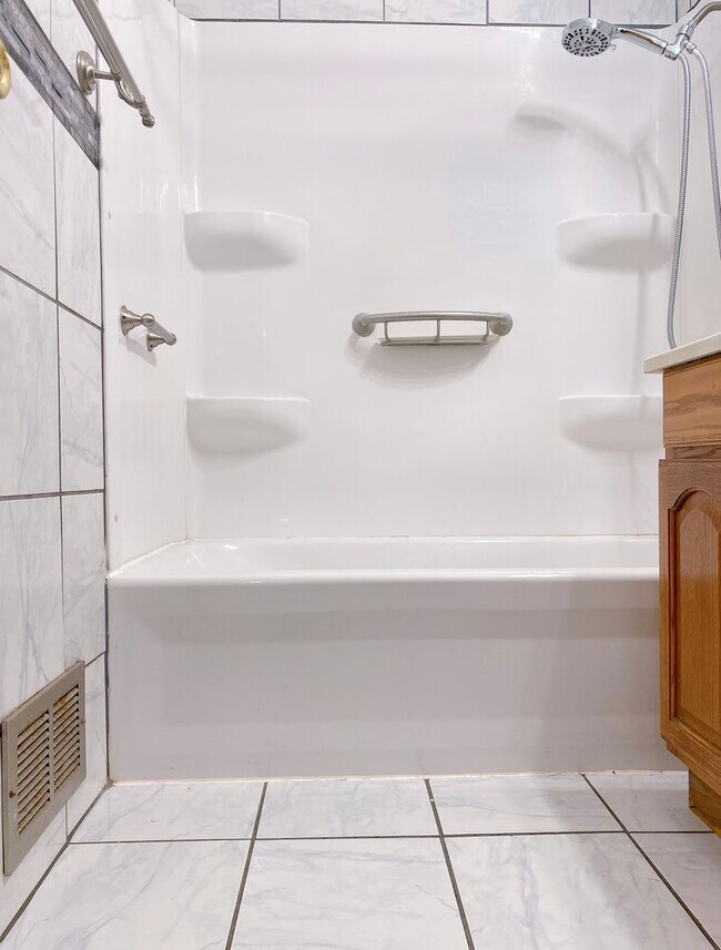 Building Photo - 3 bd, 1 bth South Omaha/Hanscom Park Home with Attaced 1 car garage! $1,425! MOVE IN SPECIAL READ...