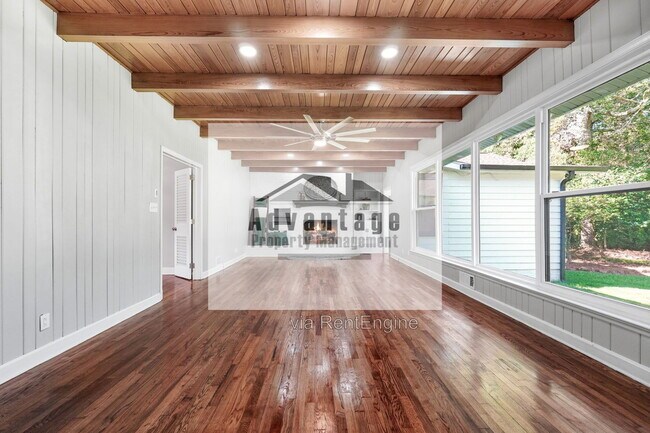 Building Photo - 1099 Pine Valley Rd