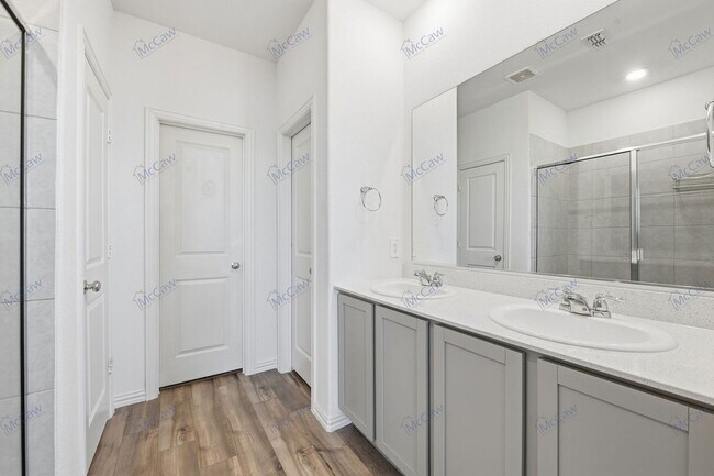 Building Photo - 2528 Starwater Dr