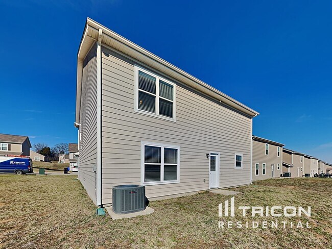 Building Photo - 2425 Pollen Way