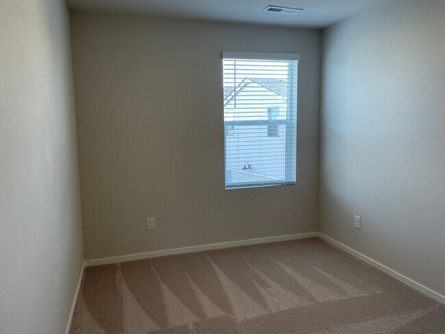 Building Photo - BEAUTIFUL 3 Bed 2.5 Bath Home in Vancouver! Stainless Steel Appliances!