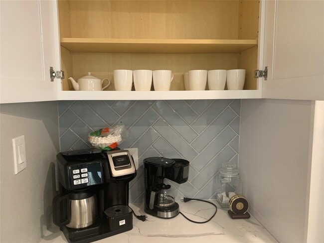 Building Photo - 2401 McClendon St