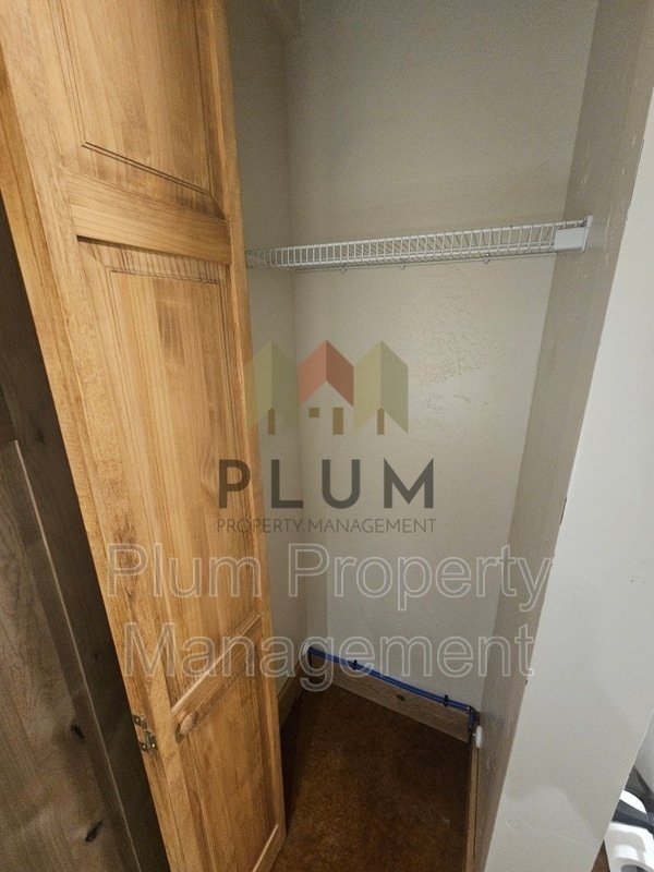 Building Photo - 213 Sommers St