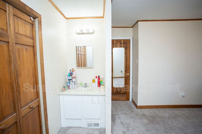 Building Photo - 207 Empress Ct