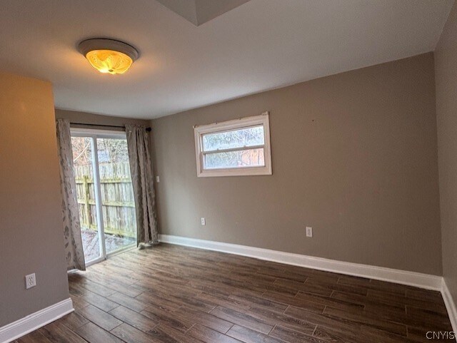 Building Photo - 7420 Mapleview Rd