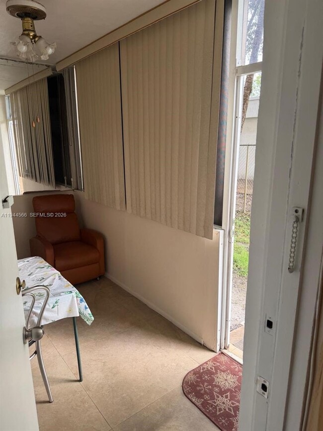 Building Photo - 410 SE 2nd St