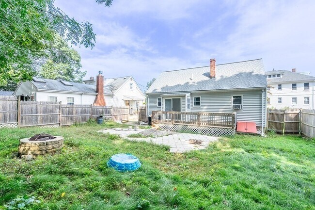Building Photo - 26 Martell Rd
