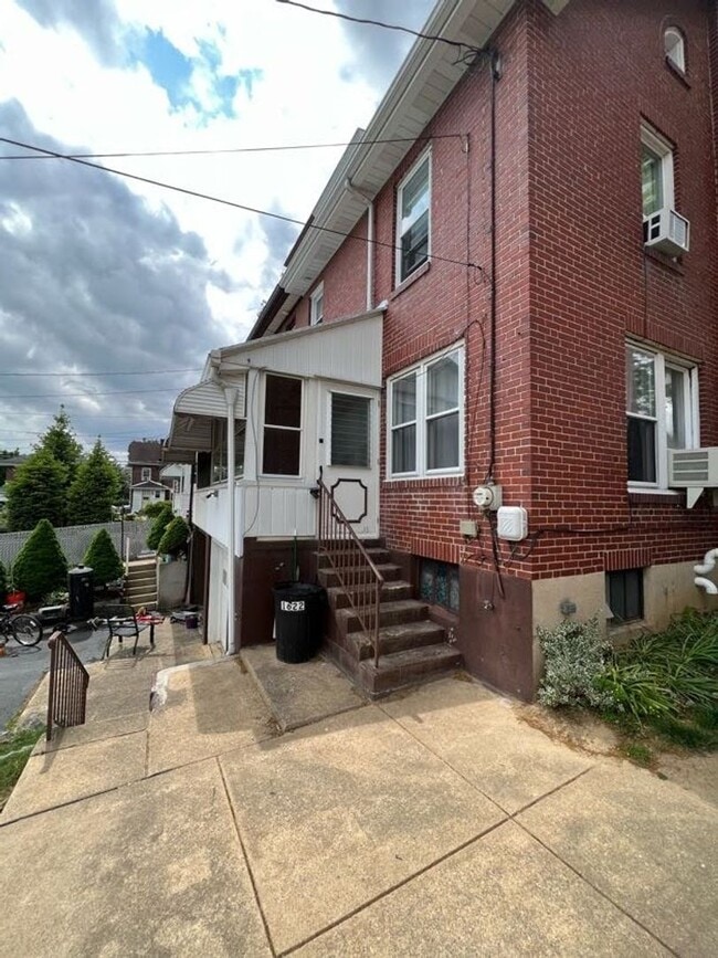 Building Photo - 3 Bedroom House Governor Mifflin Schools
