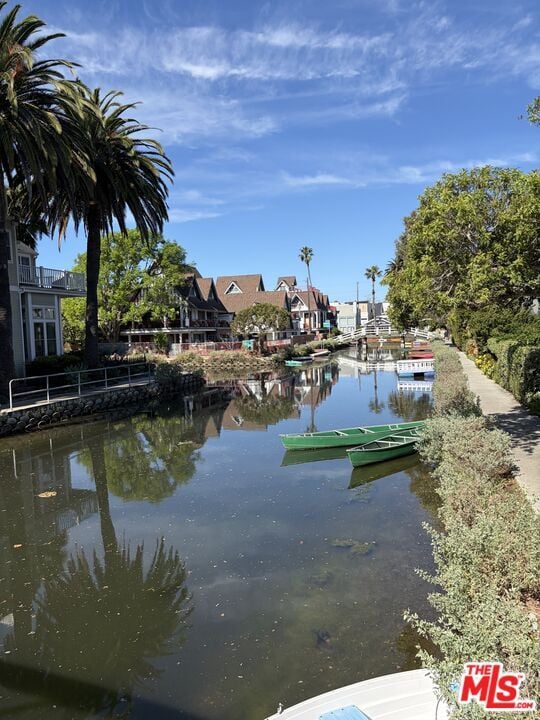 Building Photo - 2425 Ocean Ave